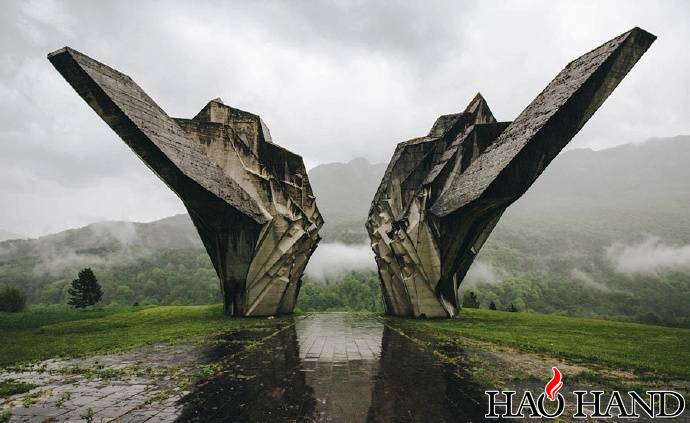 位于波黑境内的第二次世界大战纪念碑.jpg
