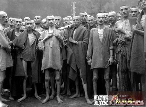 1. 這是位於奧地利 Ebensee 集中營里快要餓死的囚犯們，該集中營被用於"科學試驗"...1945年5月7日被美國第80師解放...