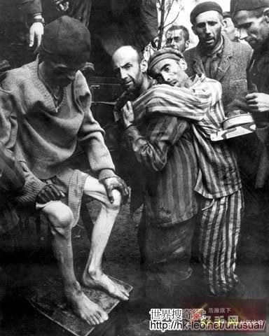 3. 1945年5月4日被美軍第82空降師解放的 Wobbelin 集中營，許多囚犯已幾近餓死...這是他們被送上卡車去醫院治療...