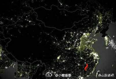 卫星拍摄的最新中国夜景图，山东亮瞎了 官方解释：山东学生还没有下晚自习.jpg