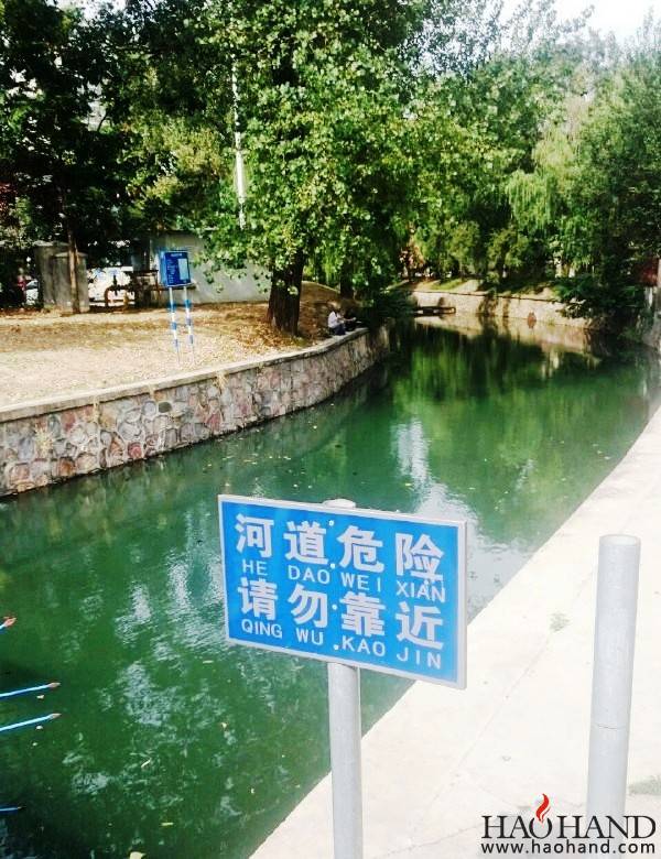 以前我一直想为什么不是中英文的，搞个拼音有什么意义。今天恍然大悟，原来面对的是小学生.jpg