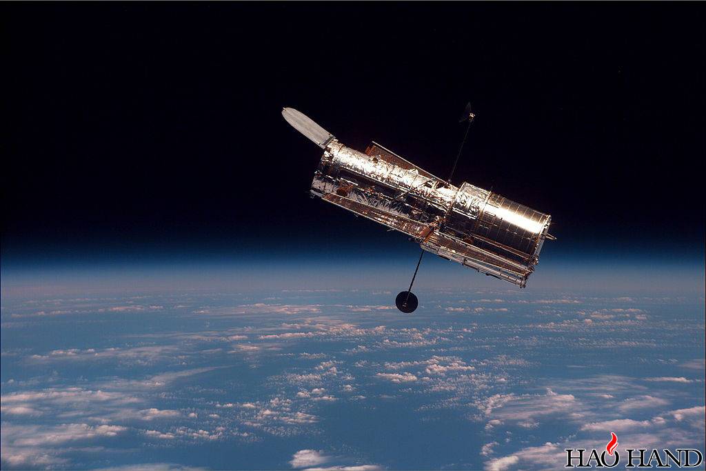 1024px-Hubble_01.jpg