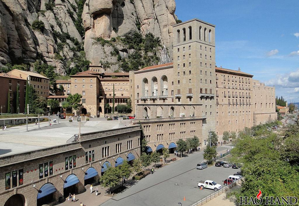 1024px-Abbey_of_Montserrat_02.jpg