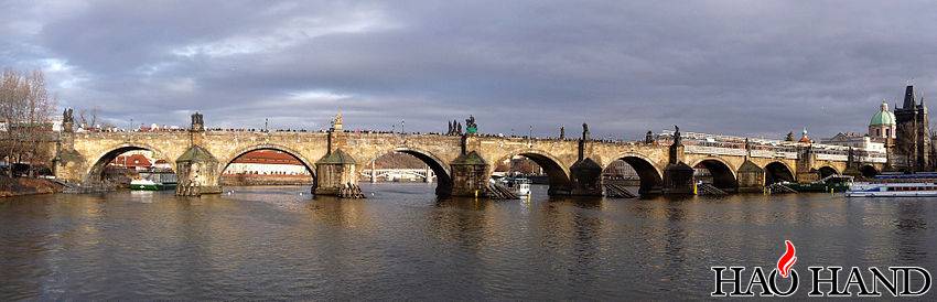 850px-Panorama-karlsbrücke.jpg