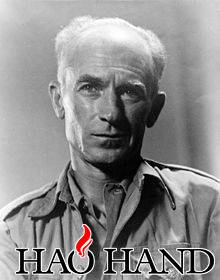220px-Ernie_Pyle_cph.3b08817.jpg