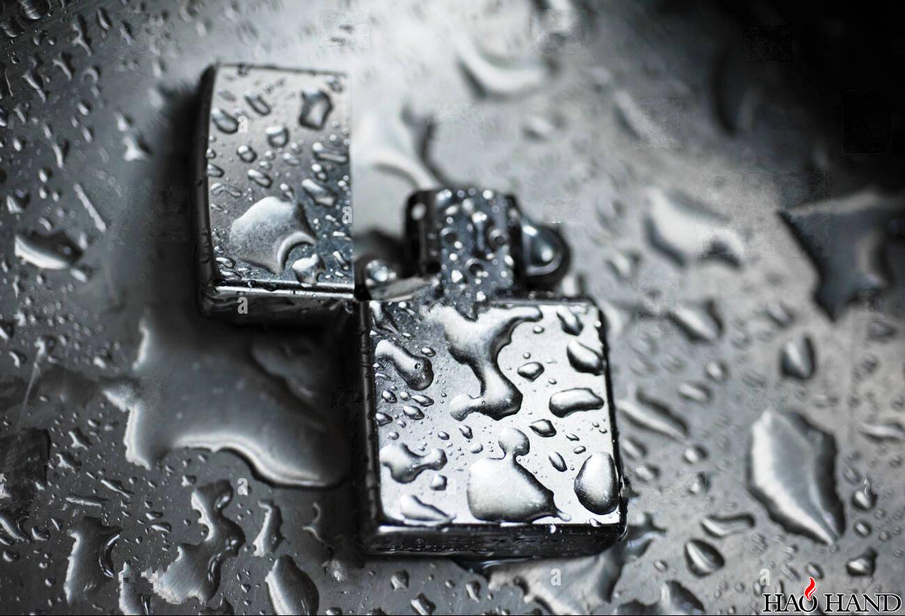 zippo-lighter-in-the-rain-still-life-with-lighter-and-water-droplets-ED5CCM_2022.jpg