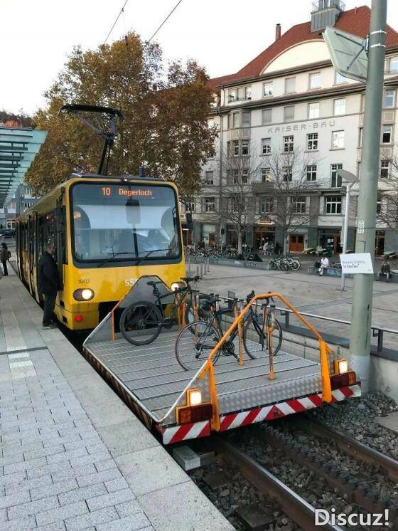 斯图加特有轨电车带有自行车存放处.jpg
