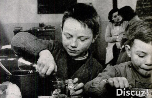 1956 年之前，法国小学生在午休时都会喝葡萄酒。每个学生每天有权喝四小杯。.png