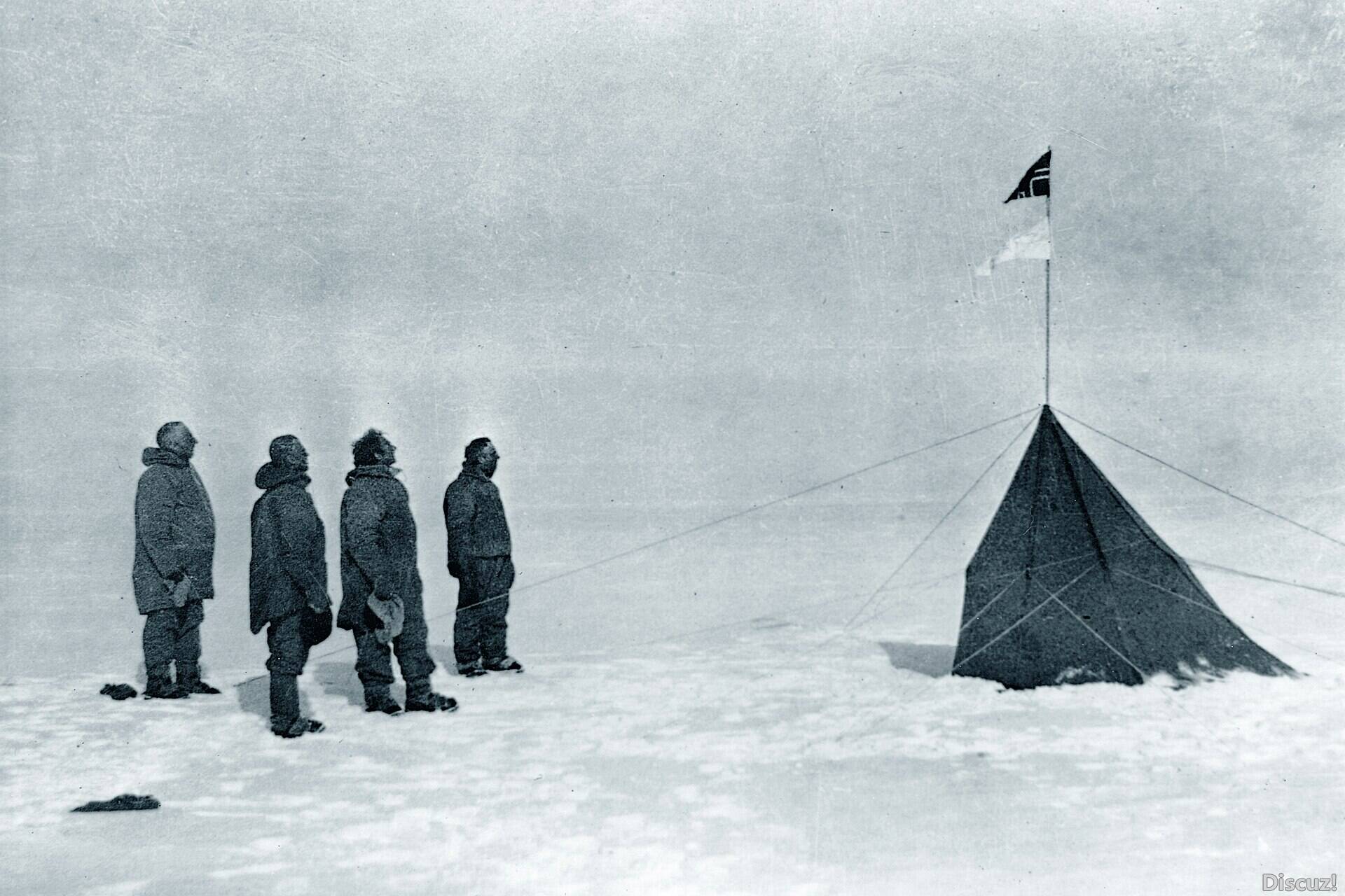 At_the_South_Pole,_December_1911.jpg