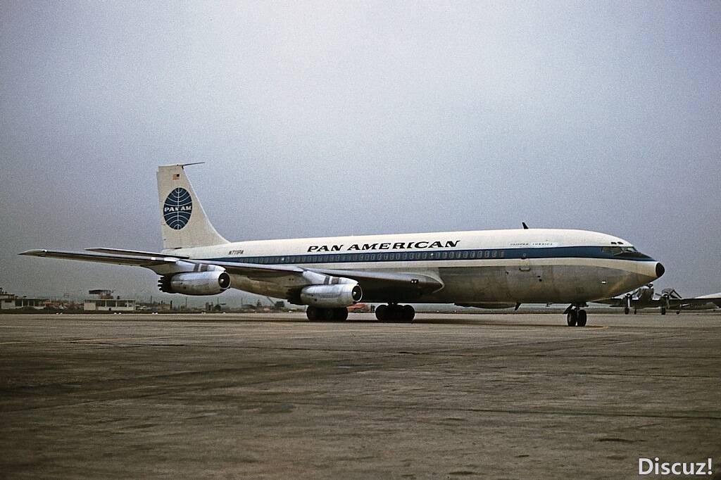 Boeing_707-121,_Pan_Am_JP6888703.jpg