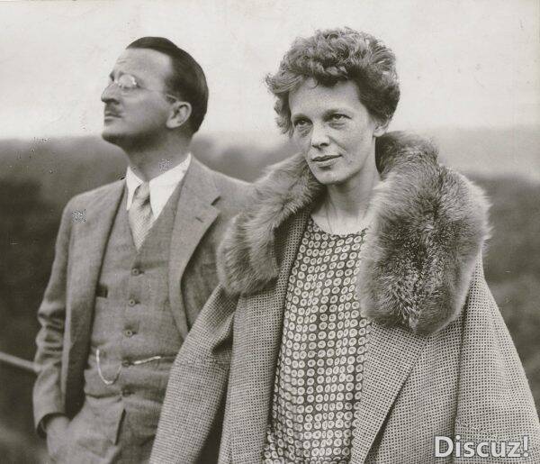 historica-amelia-earhart-with-george-putnam-1937-1-600x515.jpg